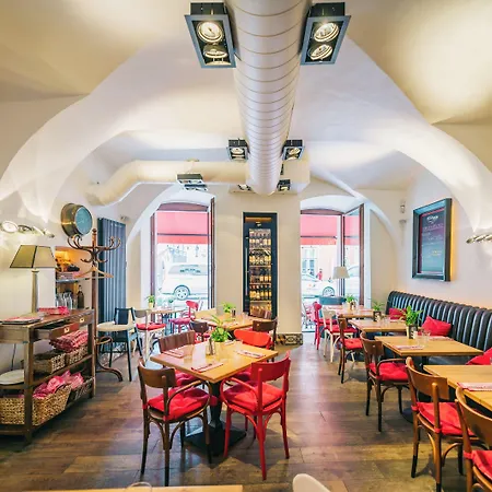 Pest-buda Design