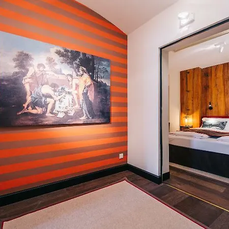 Pest-buda Design 4*